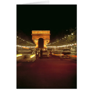 Europa, Francia, París. Tráfico nocturno apresurad