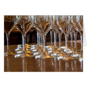 Europa, Italia, Toscana. Gafas de vino en una bode