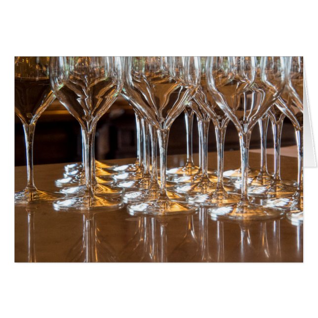 Europa, Italia, Toscana. Gafas de vino en una bode (Anverso (Horizontal))