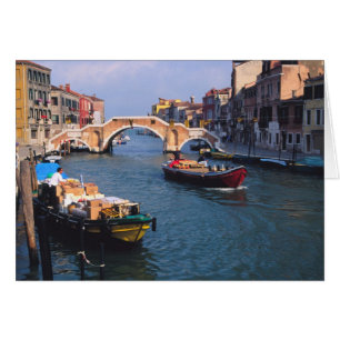 Europa, Italia, Venecia. Barcos que traen