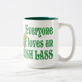 Eveyone ama una taza irlandesa de la muchacha