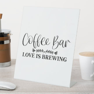 Expositor En L Amor en la barra de café está hirviendo