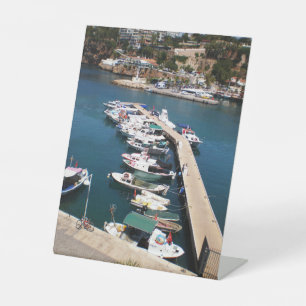 Expositor En L Bahía con barcos de crucero en el casco antiguo de