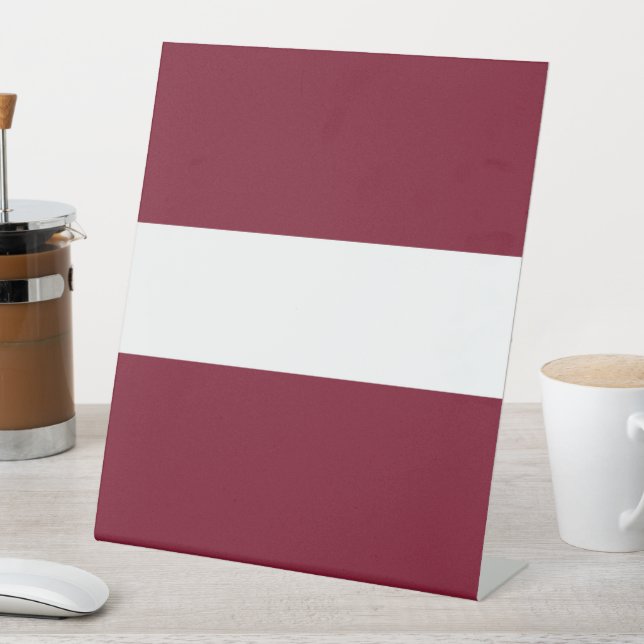 Expositor En L Bandera de Letonia (In Situ)