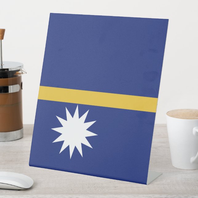 Expositor En L Bandera de Nauru (In Situ)