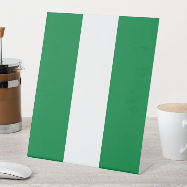 Expositor En L Bandera de Nigeria (In Situ)