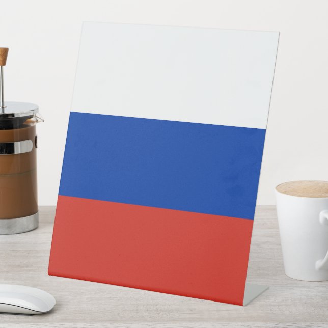 Expositor En L Bandera de Rusia (In Situ)
