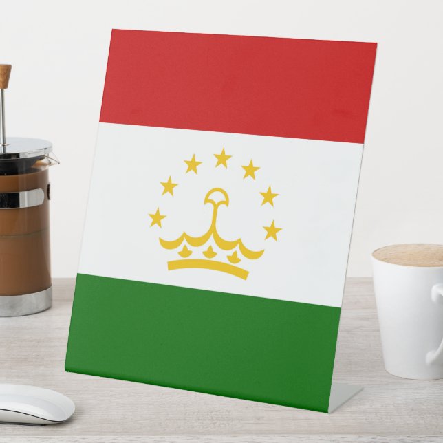 Expositor En L Bandera de Tayikistán (In Situ)