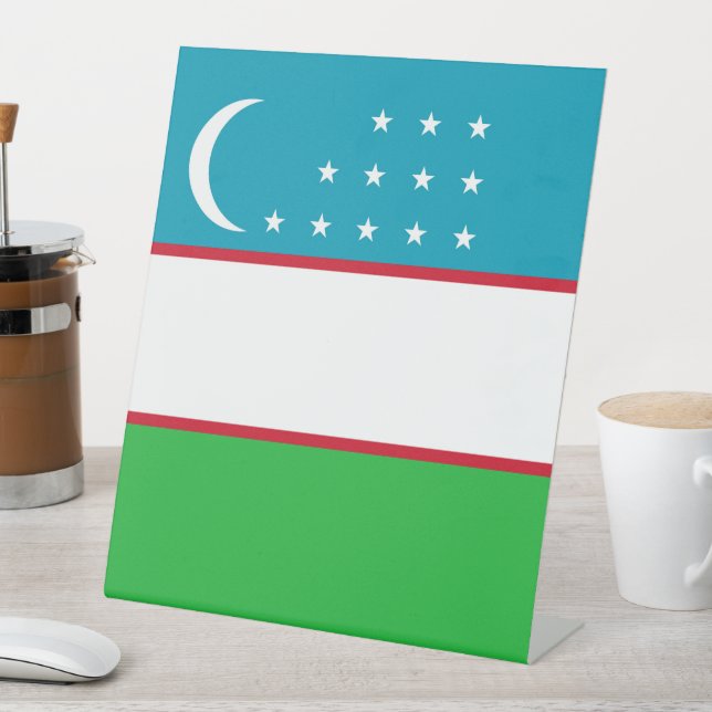 Expositor En L Bandera de Uzbekistán (In Situ)