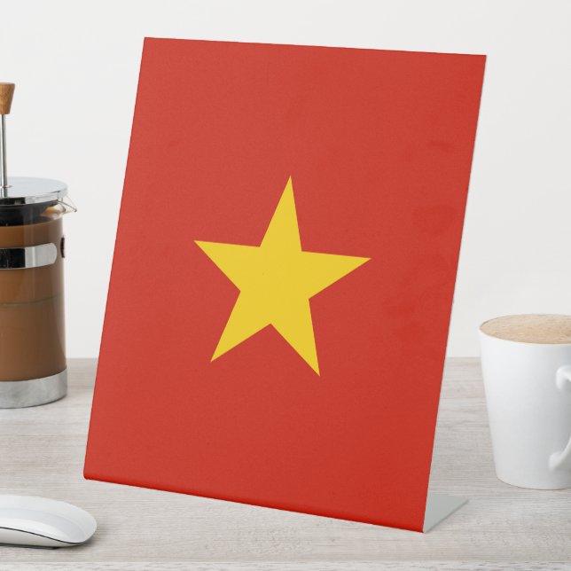 Expositor En L Bandera de Vietnam (In Situ)