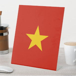 Expositor En L Bandera de Vietnam