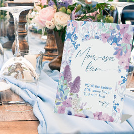 Expositor En L Bebé está preparando un Baby Shower con flores