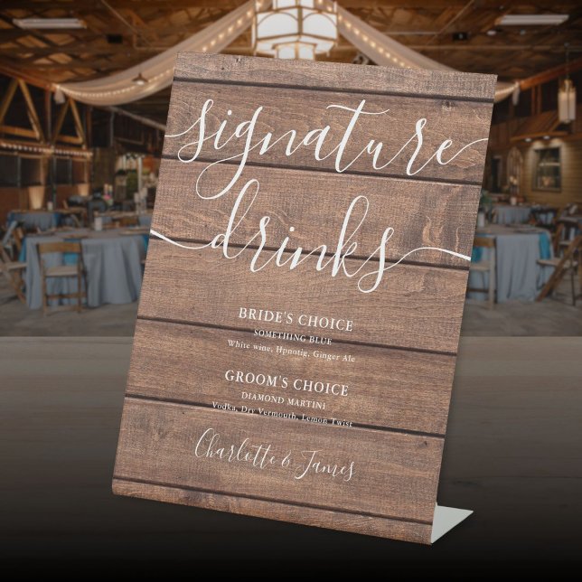 Expositor En L Bebidas emblemáticas de boda de madera rústica de  (Rustic Barn Wood Wedding Signature Drinks Pedestal Sign)
