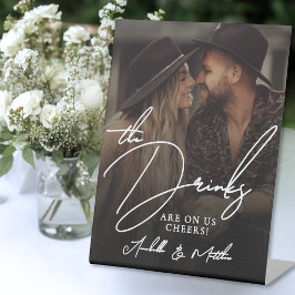 Expositor En L Bebidas Invitan Los Novios Letrero De Boda Fotográ