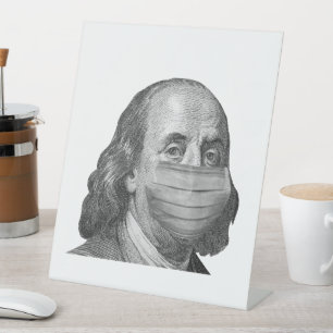 Expositor En L Benjamin Franklin en máscara