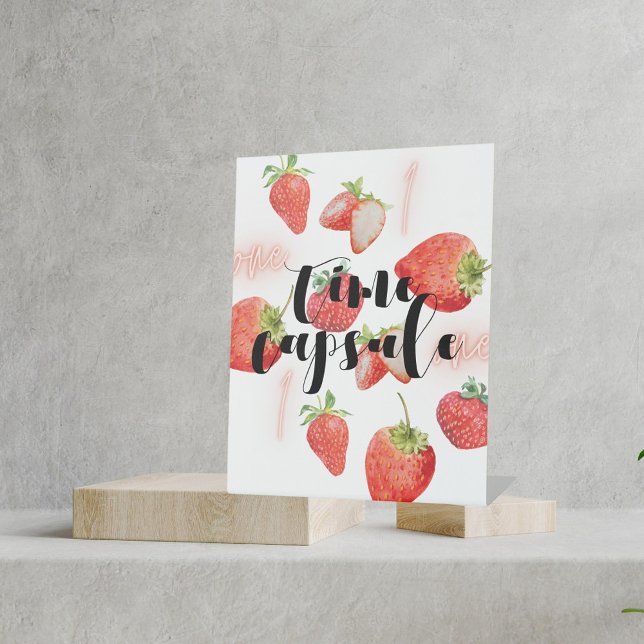 Expositor En L Berry First Birthday | Cápsula del tiempo de fresa (Subido por el creador)