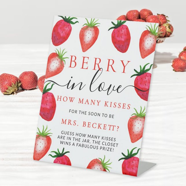 Expositor En L Berry In Love Strawberry Bridal Shower KisGame (Subido por el creador)