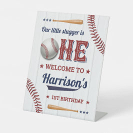 Expositor En L Bienvenida a los niños del béisbol de primer cumpl