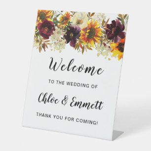 Expositor En L Bienvenida a un Boda floral de otoño en un boho rú