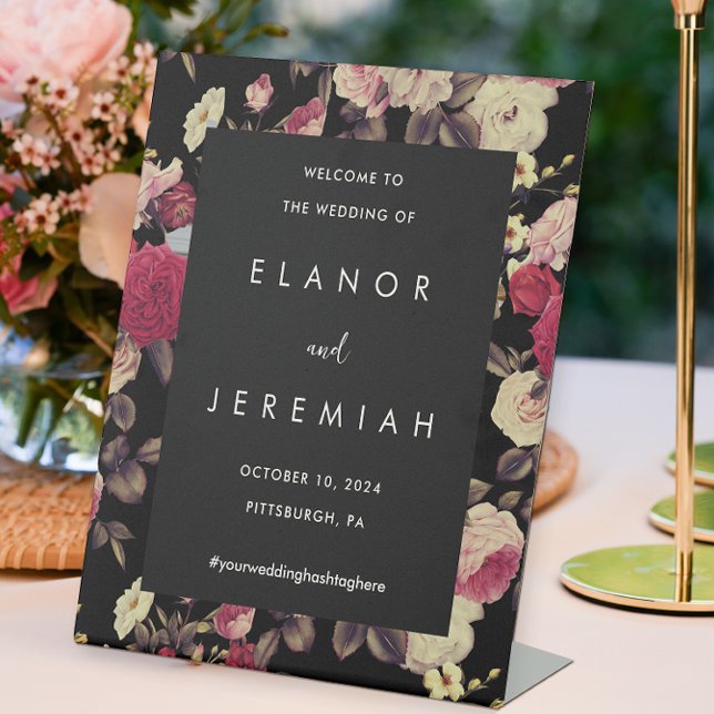 Expositor En L Bienvenida al Boda Floral Black Moody Classic (This pretty floral pedestal wedding sign announces your names and wedding date to guests.)