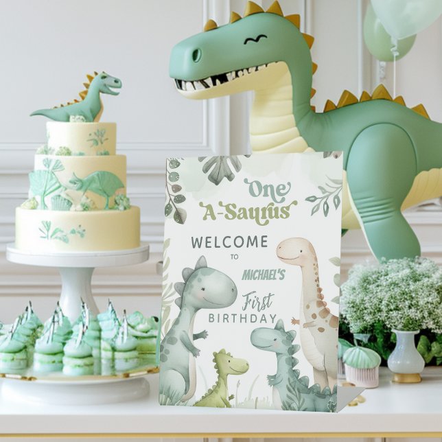 Expositor En L Bienvenida al cumpleaños número uno de Dinosaur On (Subido por el creador)
