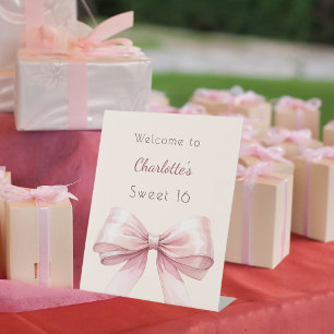 Expositor En L Bienvenida con una crema color rosa beige dulce 16