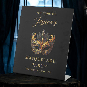Expositor En L Bienvenida de cumpleaños de oro negro de mascarada