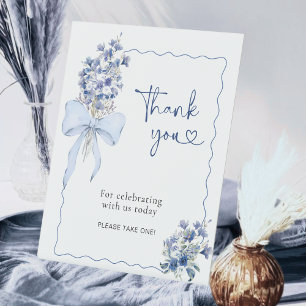 Expositor En L Blue and White Bow Calla Lily - Gracias Mesa