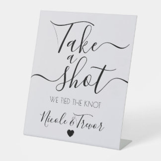 Expositor En L Boda de Caligrafía Personalizada Toma un Trago