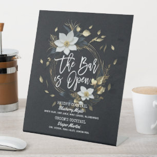 Expositor En L Boda de flores de corona El bar es un menú de bebi
