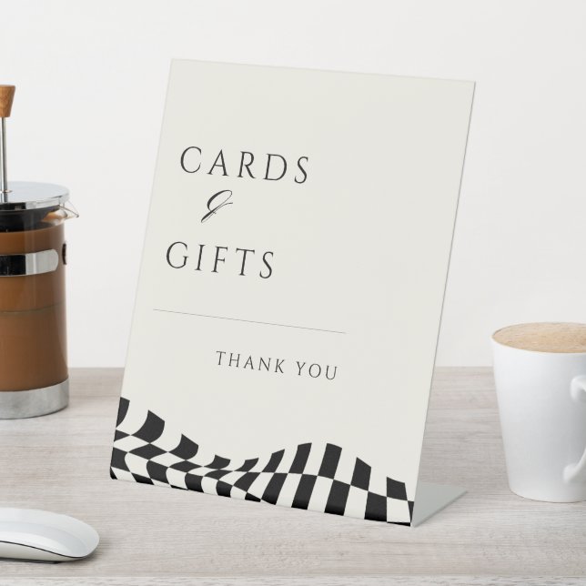 Expositor En L Boda de tarjetas y regalos a cuadros de época (In Situ)