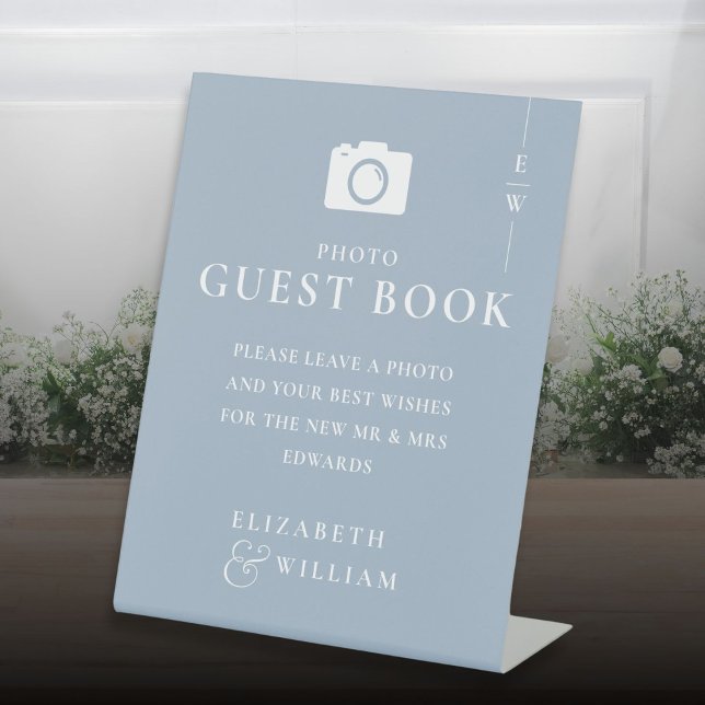 Expositor En L Boda del libro de invitados Dusty Blue Monogram (Dusty Blue Monogram Photo Guest Book Wedding Pedestal Sign)