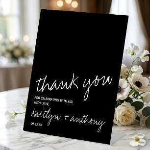Expositor En L Boda Minimalista con Letra Moderna en Blanco y Neg