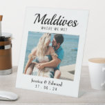 Expositor En L Boda Nombre de tabla de destino Foto de viaje de p<br><div class="desc">Mejore la elegancia y personalización de su boda con nuestro Decor de nombres de tabla de destino Boda. Perfecto para bodas de destino o celebraciones con temas de viajes, estos carteles muestran el nombre de un país como el nombre de la mesa junto a una hermosa foto de la pareja,...</div>