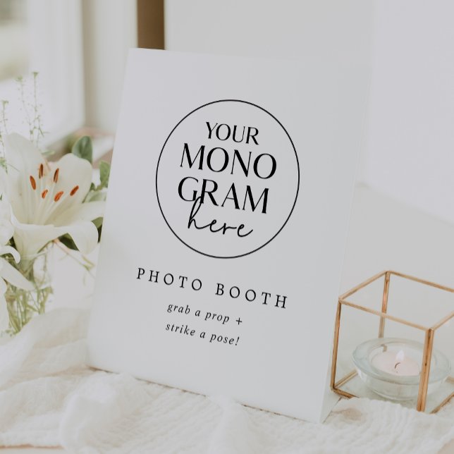 Expositor En L Booth fotográfico MEGHAN Black Monogram Boda (MEGHAN Black White Monogram Wedding Photo Booth Pedestal Sign)