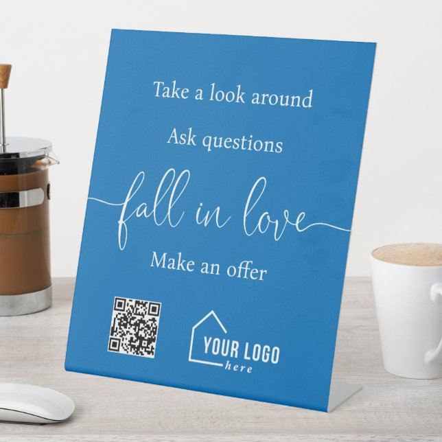 Expositor En L Casa abierta con el logotipo de código QR para bie (In Situ)