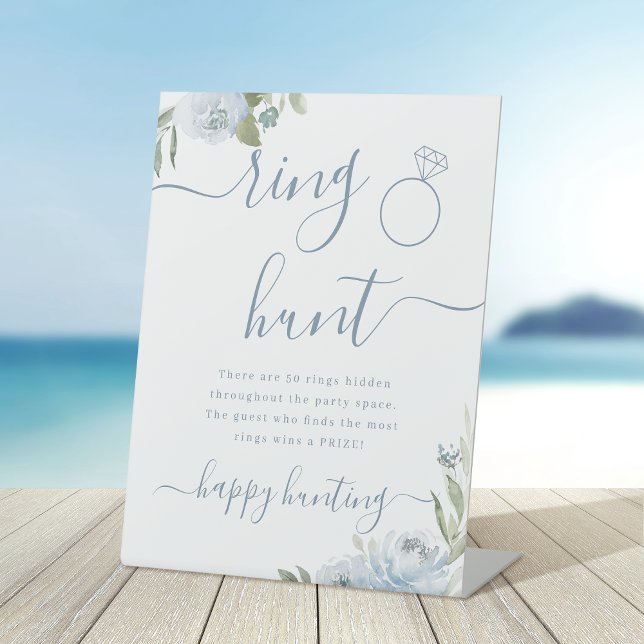 Expositor En L Caza de anillo floral azul turbulento juego de duc (Dusty blue floral ring hunt bridal shower game pedestal sign)