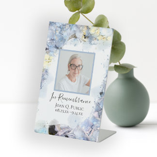 Expositor En L Celebración de la vida por las acuarelas de la hid