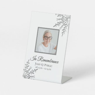 Expositor En L Celebración del funeral de la vida con copas de ni