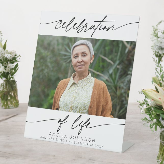 Expositor En L Celebración del funeral de la vida con escritura m (Subido por el creador)