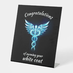Expositor En L Ceremonia de Bata Blanca Cristal Médico