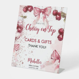 Expositor En L Cherry en la cima de la ducha de novia en verano d