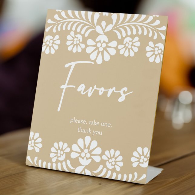Expositor En L Cielito lindo beige ducha favorita mesa (Cielito lindo beige Mexican fiesta papel picado baby shower favors table personalized pedestal sign)
