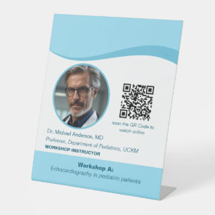 Expositor En L Conferencia Médica de Código QR de Foto de Médico
