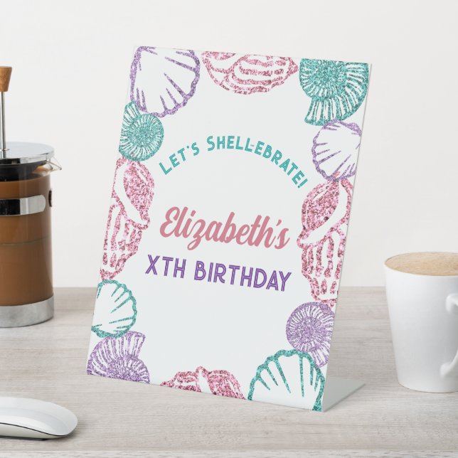 Expositor En L Cumpleaños de los Chicas de las conchas marinas (In Situ)