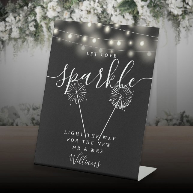 Expositor En L Deja que las luces de cadena brillen Luces de cade (Let Love Sparkle Black And White String Lights Pedestal Sign)