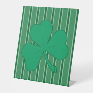 Expositor En L Diversión y fantasía Shamrock