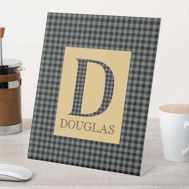 Expositor En L Douglas Tartan Monogram D (In Situ)