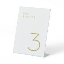 El número de la mesa dorada y blanca del Sawyer 3