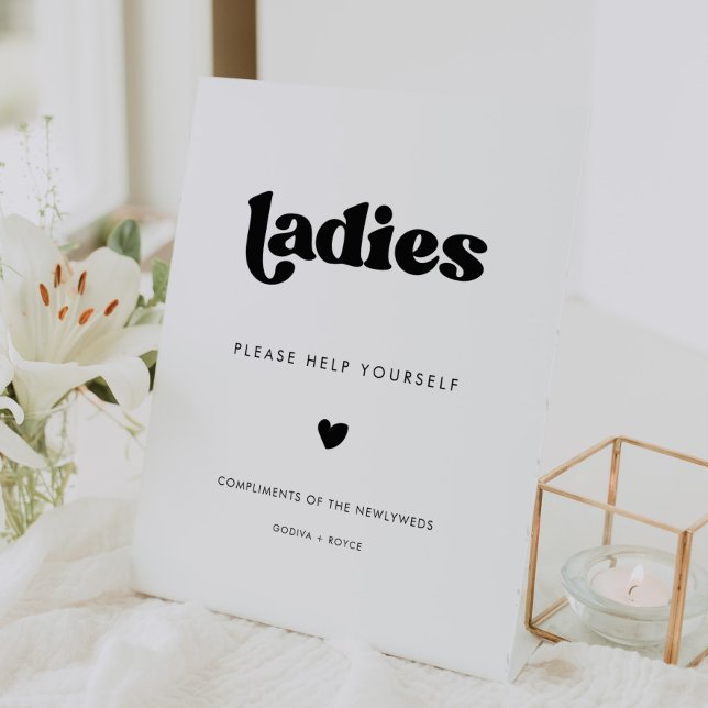 Expositor En L Elegante baño Retro de damas negras y blancas (Subido por el creador)